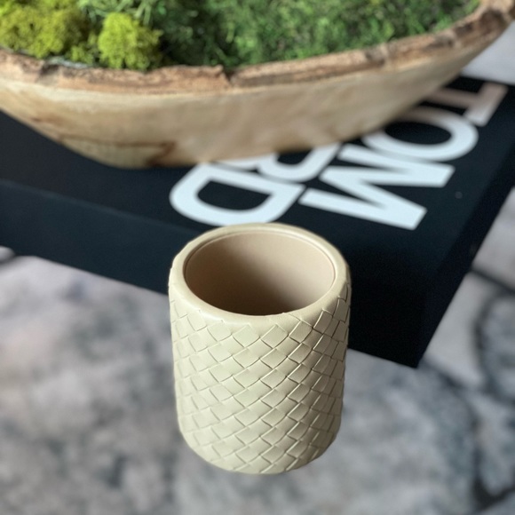 BOTTEGA VENETA- 
INTRECCIATO LEATHER PENCIL HOLDER (AUTHENTIC) - Picture 3 of 5